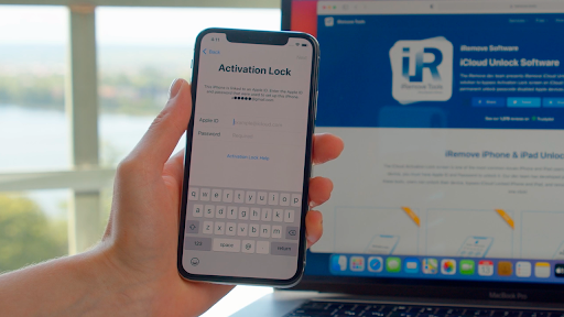 Không nên tự mở khóa iCloud iPhone XS Max tại nhà