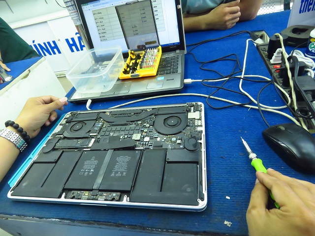 Quy trình thay pin laptop tại Bảo Hành One