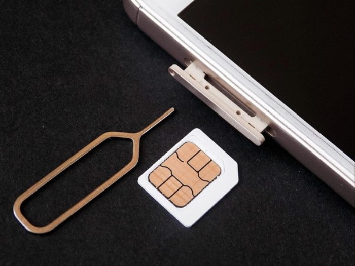 Lắp lại thẻ SIM cho iPhone