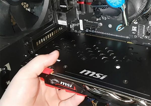 laptop tự tắt màn hình