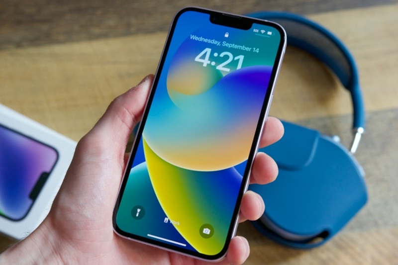 Màn hình iPhone 13 không phản hồi