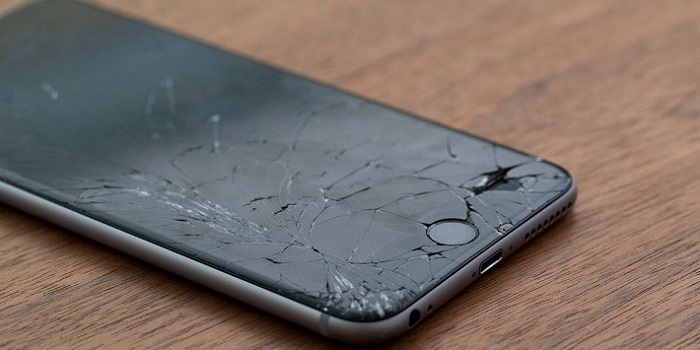 Màn hình iPhone Xs bị vỡ nặng