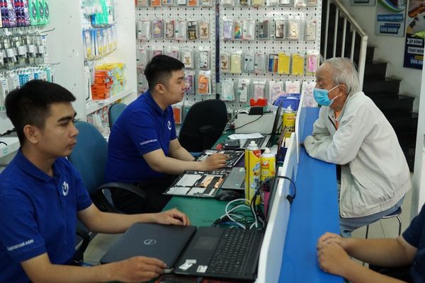 Samsung Z Fold2 bị sọc màn hình