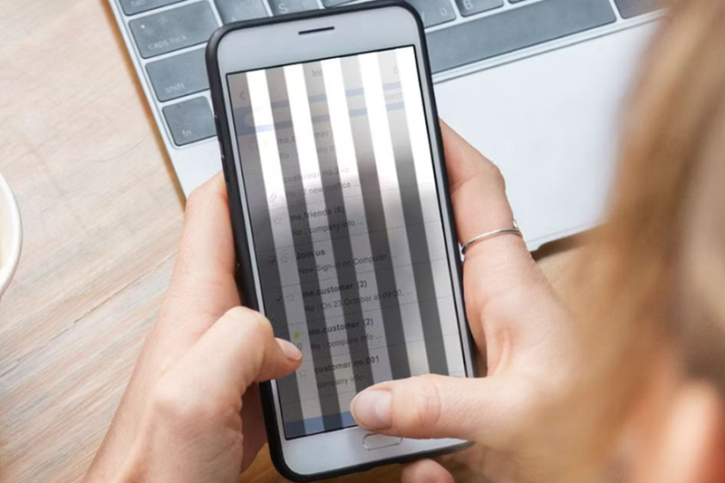 Màn hình iPhone nhấp nháy liên tục