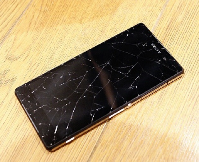 Điện thoại Sony Xperia G3121 bị vỡ màn hình