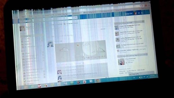 màn hình laptop bị ẩm