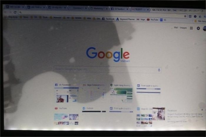 màn hình laptop hp bị ngấm nước