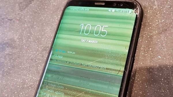 màn hình s8 bị sọc ngang mờ