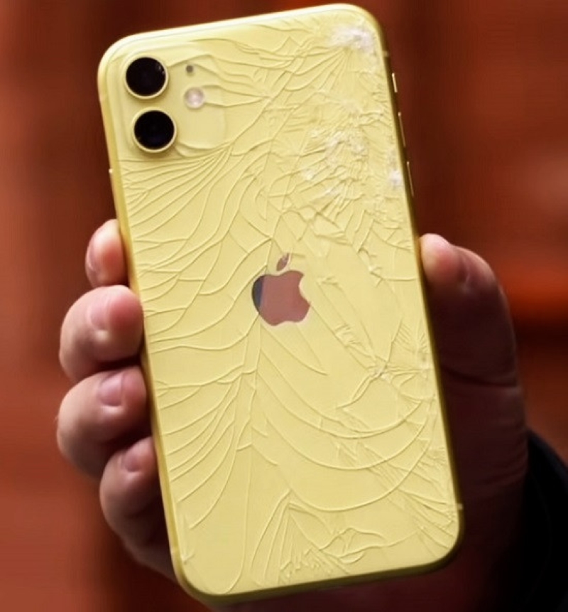 Mặt Lưng iPhone 11 bị nứt vỡ