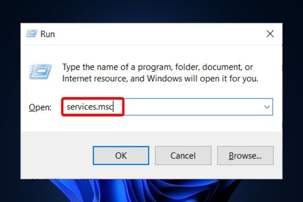 Nhấn Windows + R, nhập services.msc và nhấn Enter