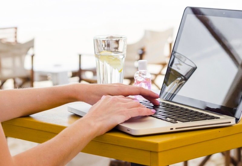 Độ sáng màn hình máy tính ảnh hưởng trực tiếp hiệu quả công việc