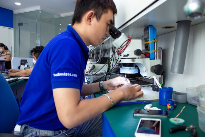 Nhân viên tay nghề cao