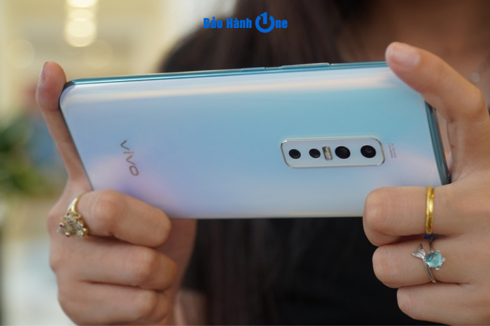 Pin bị sưng hoặc biến dạng