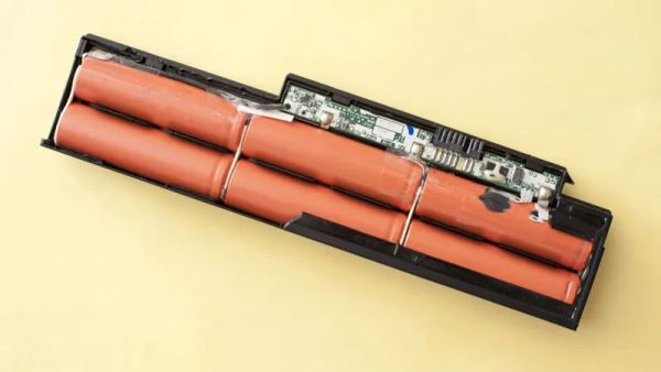 pin laptop 6 cell dùng được bao lâu