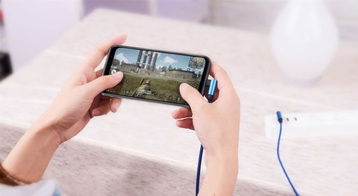 Sử dụng điện thoại trong lúc sạc