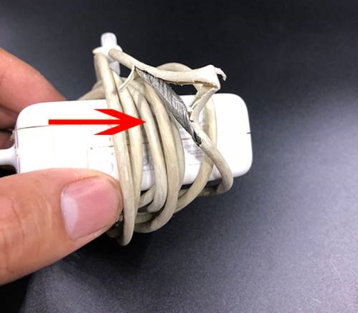 sử dụng sạc macbook quá lâu