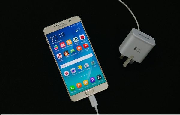 samsung note 5 bật không lên nguồn