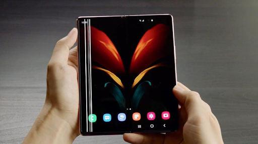 Samsung Z Fold2 bị sọc màn hình