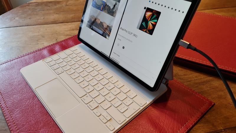 Sử dụng iPad trong lúc sạc