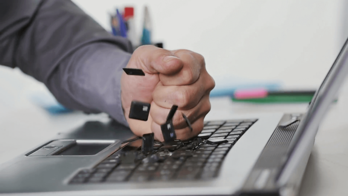 Sử dụng bàn phím laptop Lenovo G470 không đúng cách