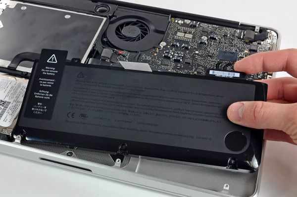 tại sao laptop mau hết pin