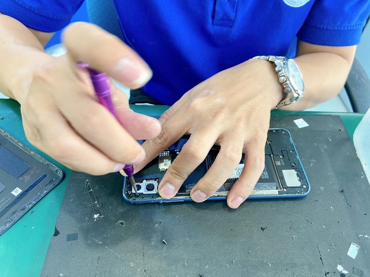 Thay màn hình Samsung S10 Plus tại Bảo Hành One