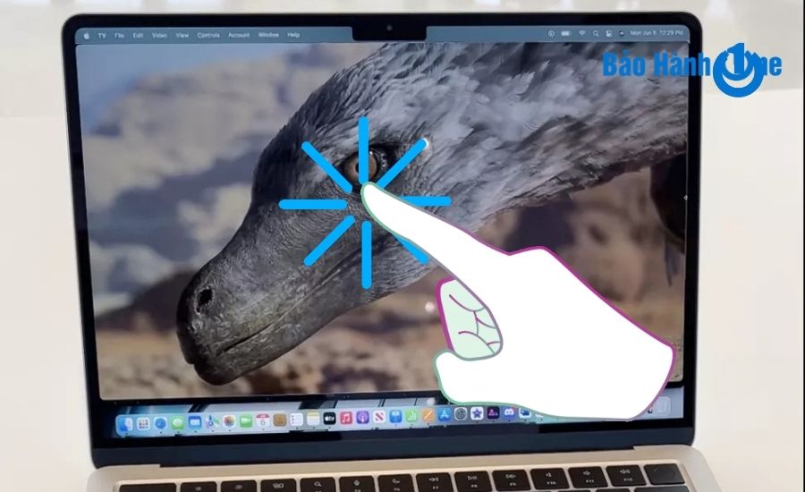 thay-ep-mat-kinh-macbook-air-m2-2022