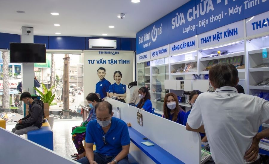 thay-ep-mat-kinh-macbook-air-m2-2022