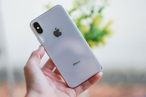 thay kính lưng iPhone X lấy liền