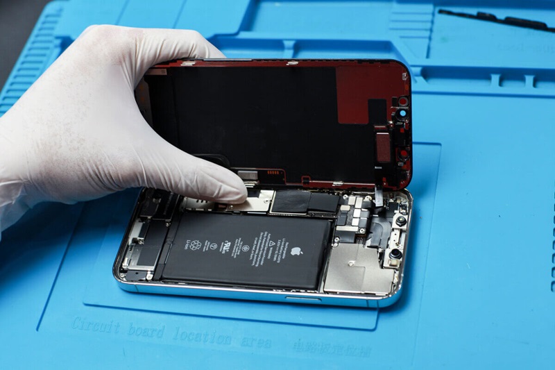 Tìm kiếm địa chỉ thay màn hình iPhone uy tín