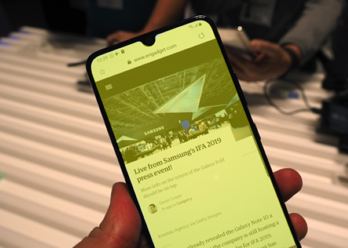 Hóa chất độc hại, nhiệt độ cao khiến màn hình Oppo A97 5G bị ám vàng