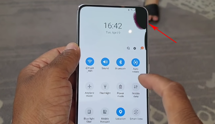 Màn hình Realme X7 5G bị chảy mực