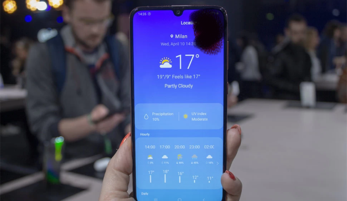 Màn hình Samsung Galaxy M13 bị chảy mực