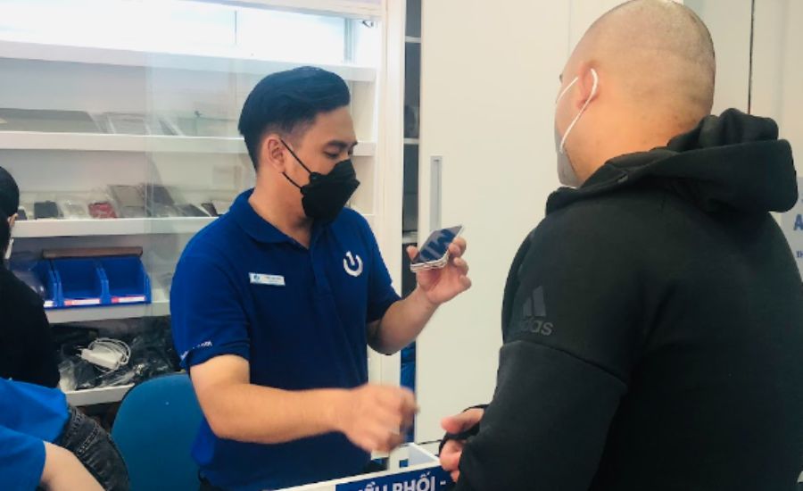 thay-man-hinh-samsung-galaxy-s22-plus