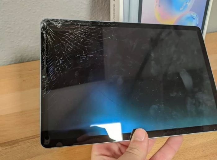 Màn hình Samsung Galaxy Tab S8/S8+ bị va đập mạnh