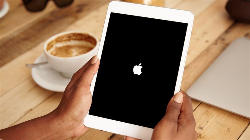 Thường xuyên khởi động lại iPad