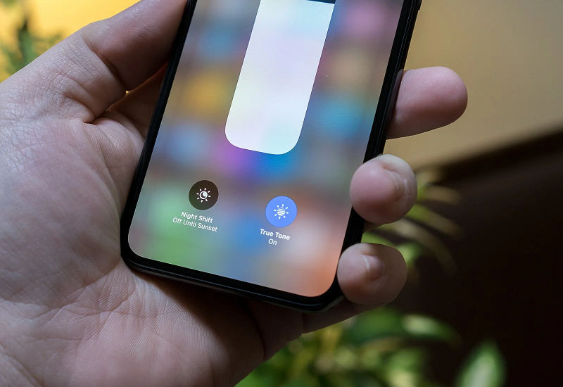 Điều chỉnh độ sáng màn hình iPhone phù hợp