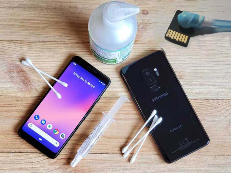 Kiểm tra khe cắm thẻ nhớ