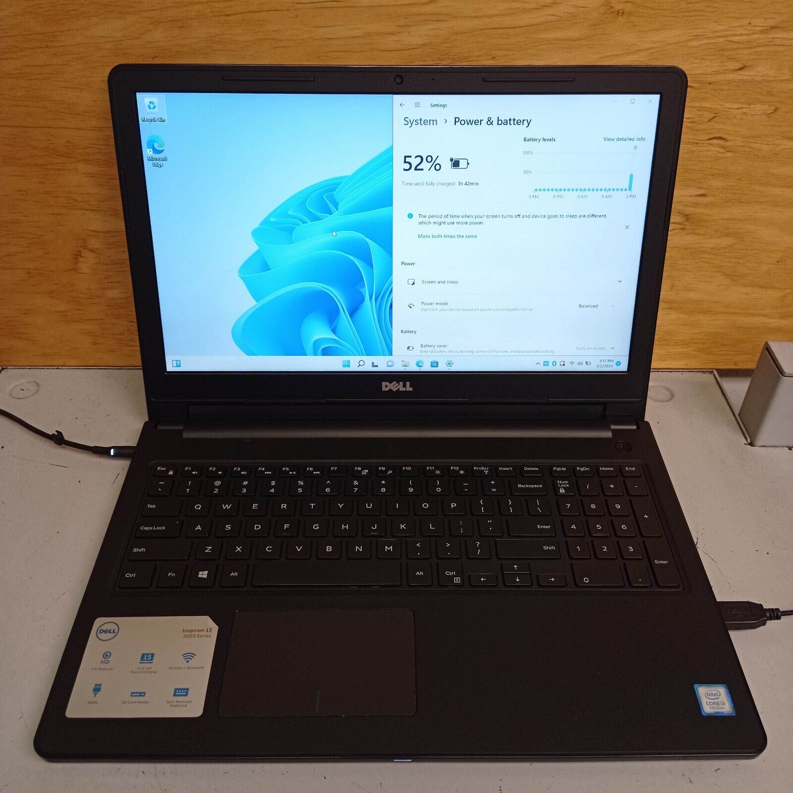 Vừa sử dụng máy tính vừa sạc pin