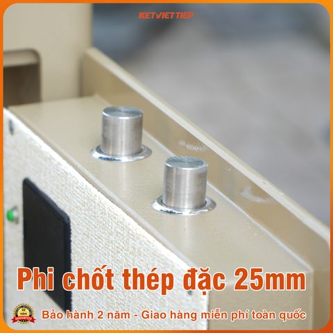Hệ thống chốt thép đặc phi 25mm – đâm sâu vào lòng két, chống cạy phá vượt trội, bảo vệ tài sản an toàn tuyệt đối.
