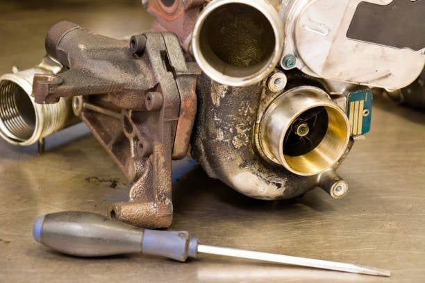 CÁC DẠNG HƯ HỎNG THƯỜNG GẶP CỦA TUBRO MÁY XÚC, MÁY ỦI