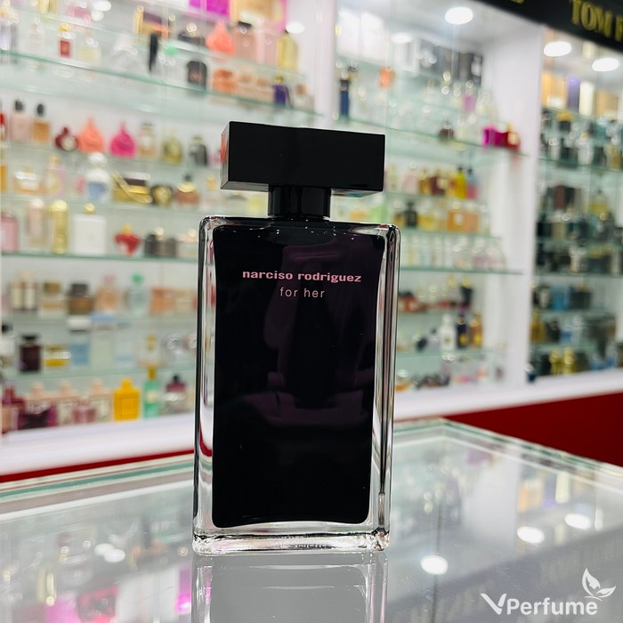 Thiết kế chai nước hoa nữ Narciso For Her EDT