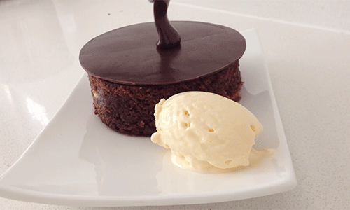 Lava Cake dành riêng cho “thánh lười”: Tự tan chảy mà chẳng cần xắn nĩa