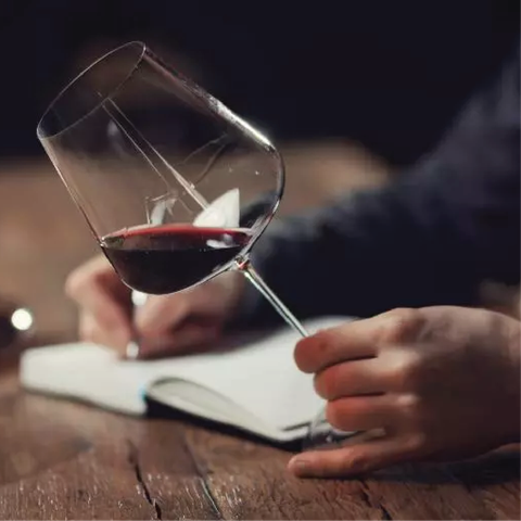 Thưởng thức Rượu vang sàng điệu theo cách của các chuyên gia