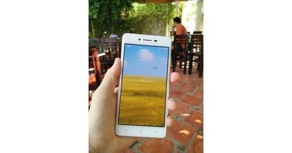 nhung-hinh-anh-an-tuong-cua-oppo-r7f-phien-ban-3gb-ram