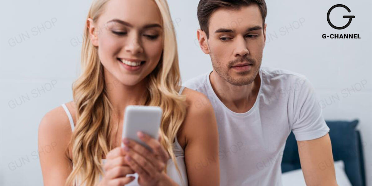 Dấu hiệu crush ghen mà bạn không nên bỏ qua