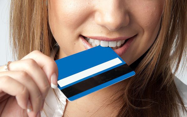 Sự thật khủng khiếp: Lượng nhựa chúng ta ăn vào mỗi tuần đủ để ép một chiếc thẻ ngân hàng