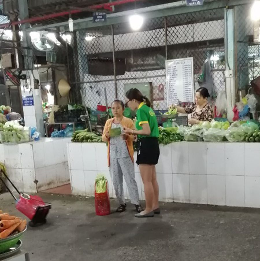 TIẾP TỤC CHƯƠNG TRÌNH PHÁT TỜ RƠI TẠI CHỢ THỦ ĐỨC