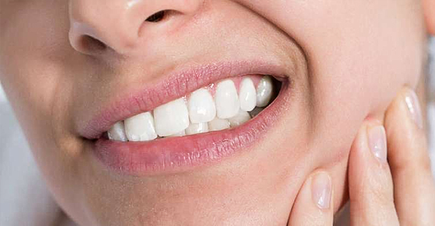 Giải đáp thắc mắc: Bọc răng sứ có đau không?
