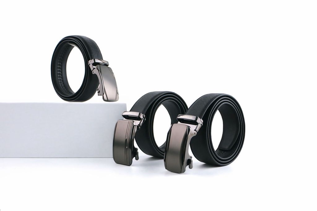 Mặc Suit Nên Đeo Thắt Lưng Thế Nào? Quy Tắc Nhỏ Tạo Nên Phong Cách Lớn